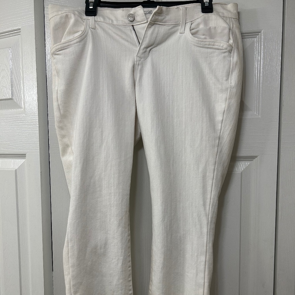 Of navy white jeans